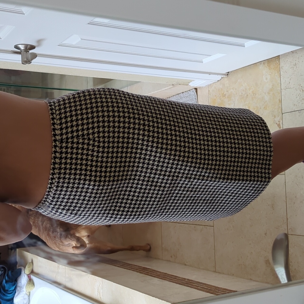 Ann Taylor houndstooth skirt